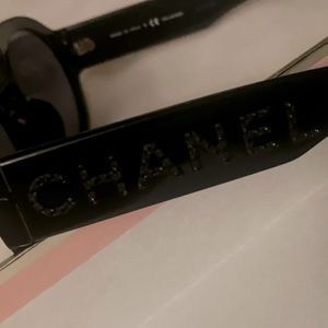 Chanel Sunpass black